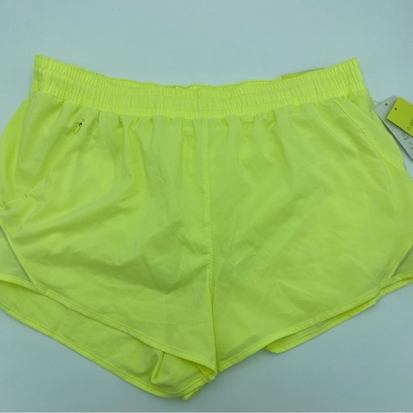 Women's Mid-Rise Run
Shorts 3" - All In Motion™ Yellow 1X & XL - Picture 4 of 14